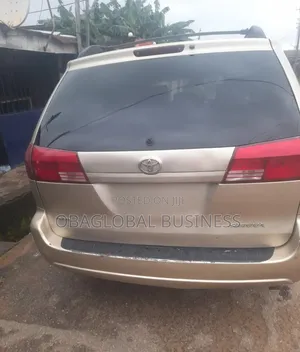 Toyota Sienna 2005 Gold