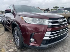Toyota Highlander XLE 2019 Maroon