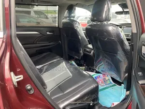 Toyota Highlander XLE 2019 Maroon