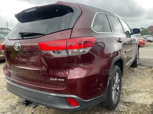 Toyota Highlander XLE 2019 Maroon