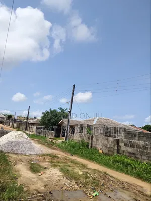 3bdrm Bungalow in Fawole Estate, Igbogbo for sale