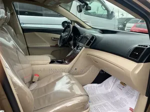 Toyota Venza AWD 2011 Brown