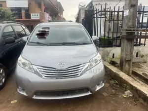 Toyota Sienna LE 8-Passenger 4dr Minivan (3.5L 6cyl 6A) 2015 Gray