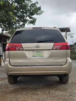 Toyota Sienna 2005 Gold