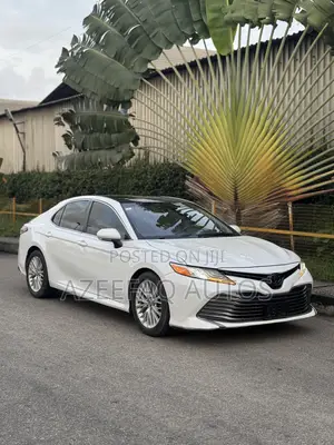 Toyota Camry XLE V6 (3.5L V6 8A) 2019 White