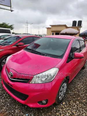 Toyota Yaris 2013 Pink