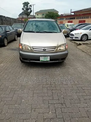 Toyota Sienna 2001 Gold