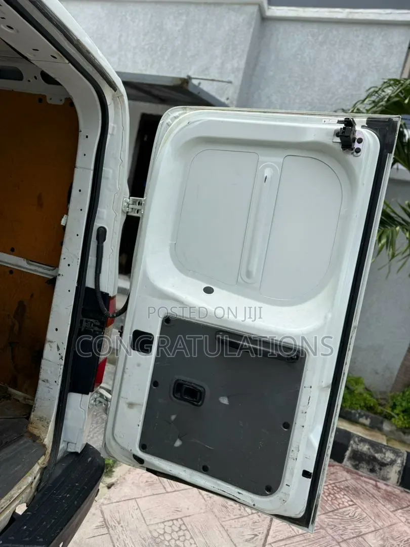 Nissan NV3500 2017 White