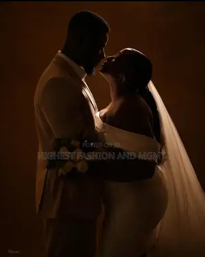 Off-Shoulder White Mini Bridal Dress With Veil Beige Groom’s Suit