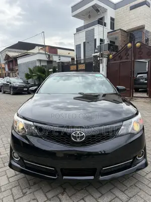 Toyota Camry SE V6 4dr Sedan (3.5L 6cyl 6A) 2013 Black