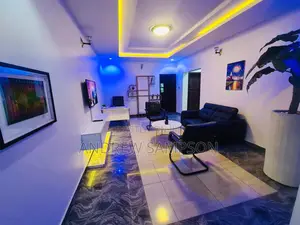 Premium 1-Bedroom Apartment With Workspace