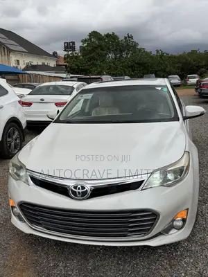 Toyota Avalon XLE Touring Sedan FWD (3.5L 6cyl 6A) 2013 White
