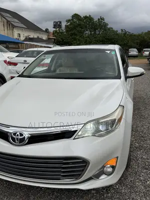 Toyota Avalon XLE Touring Sedan FWD (3.5L 6cyl 6A) 2013 White