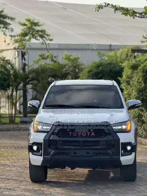 Toyota Hilux 2015 White