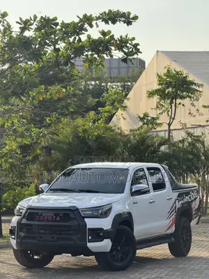 Toyota Hilux 2015 White