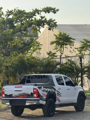 Toyota Hilux 2015 White