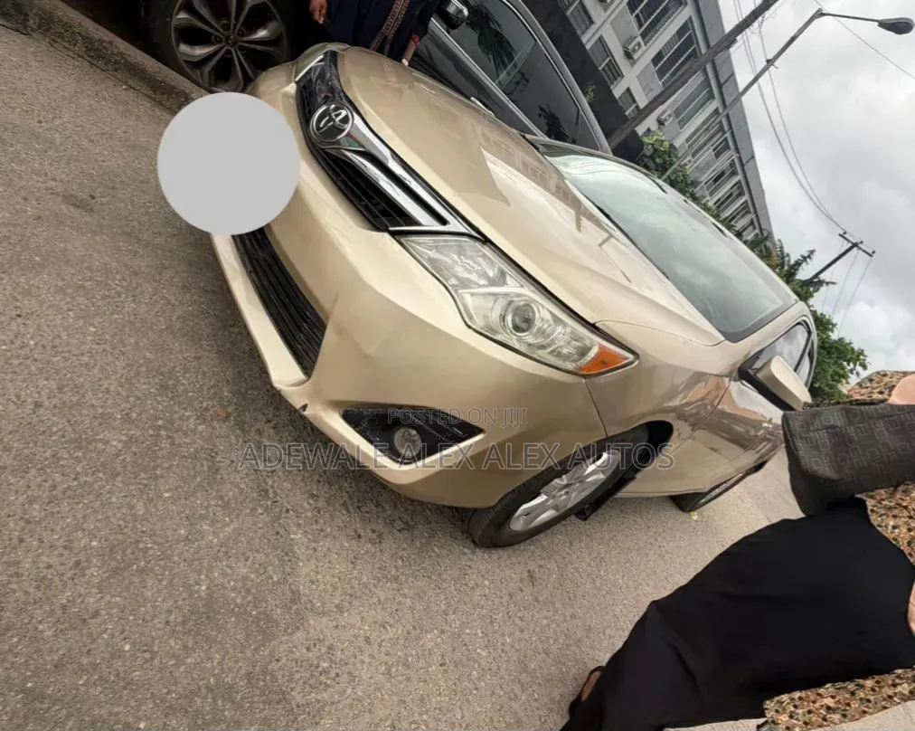 Toyota Camry 2013 Gold