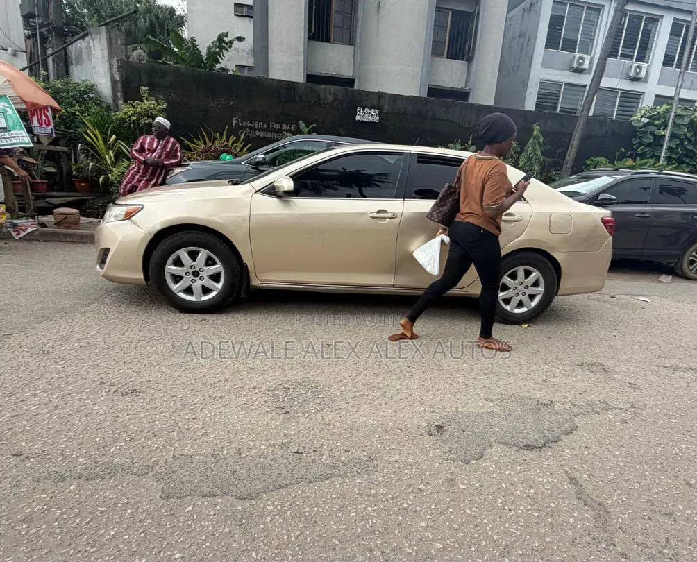 Toyota Camry 2013 Gold