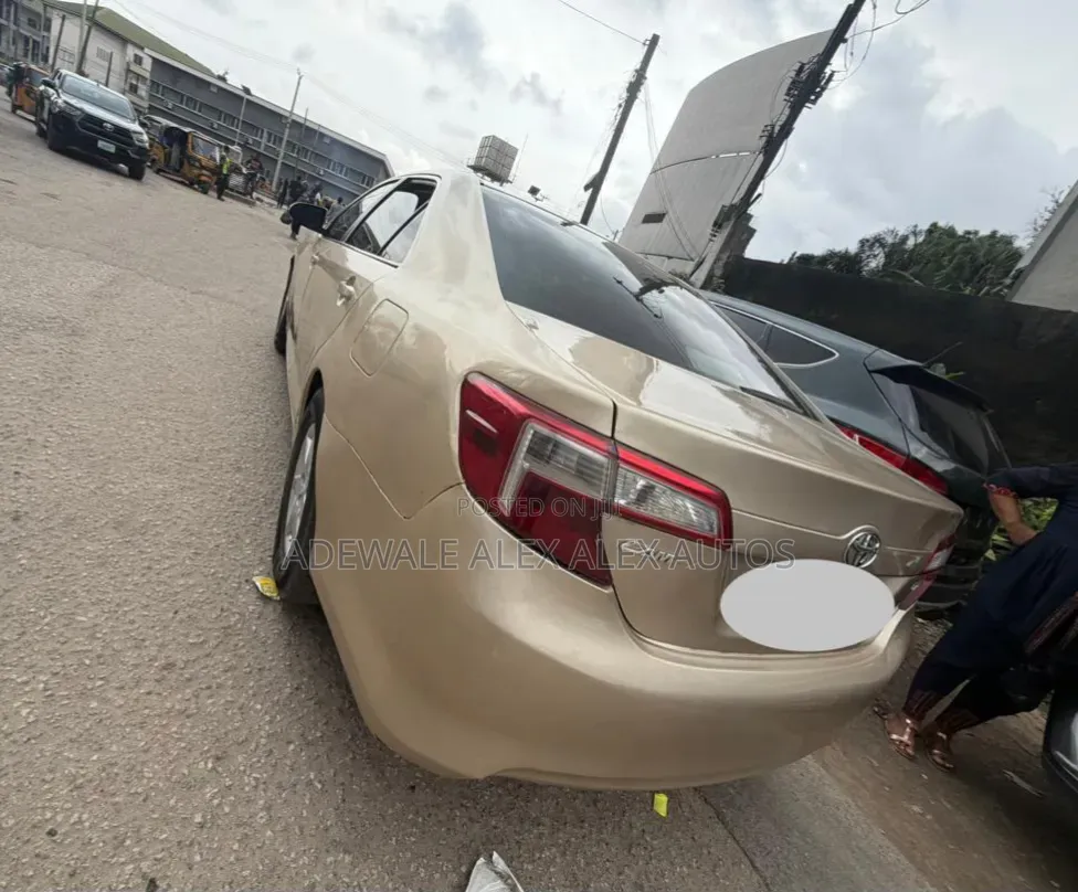 Toyota Camry 2013 Gold