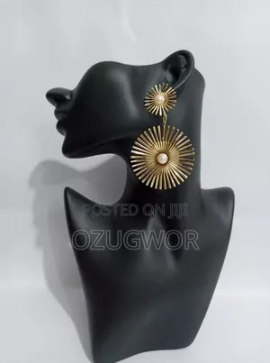 Dangling and Pearl Earing