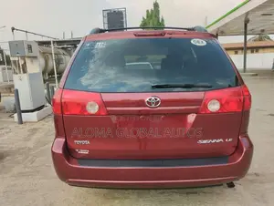 Toyota Sienna 2009 Red