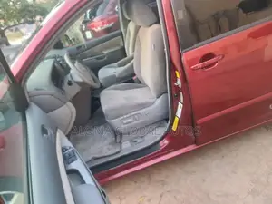 Toyota Sienna 2009 Red