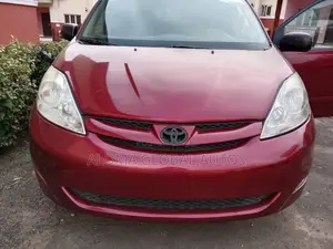 Toyota Sienna 2009 Red