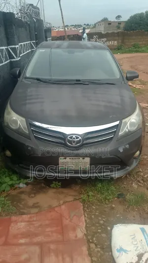 Toyota Avensis 2013 Gray