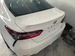 Toyota Camry SE 2021 White