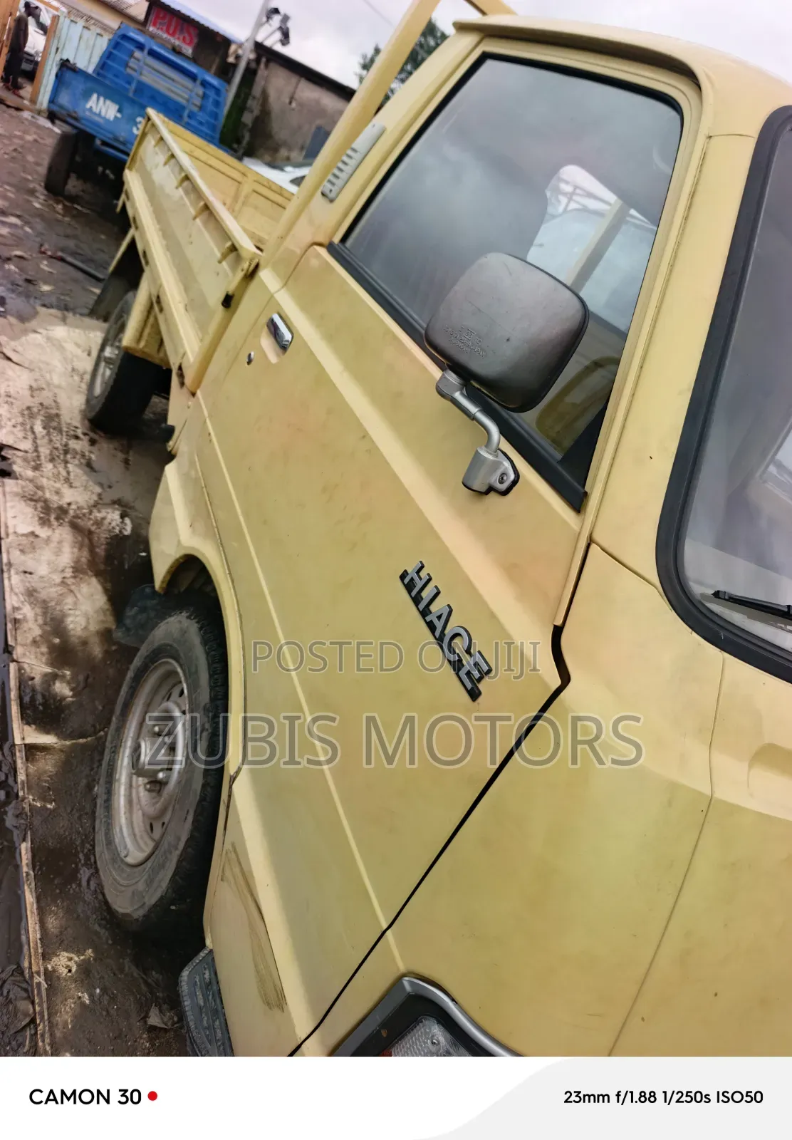 Toyota HiAce 2005 Yellow