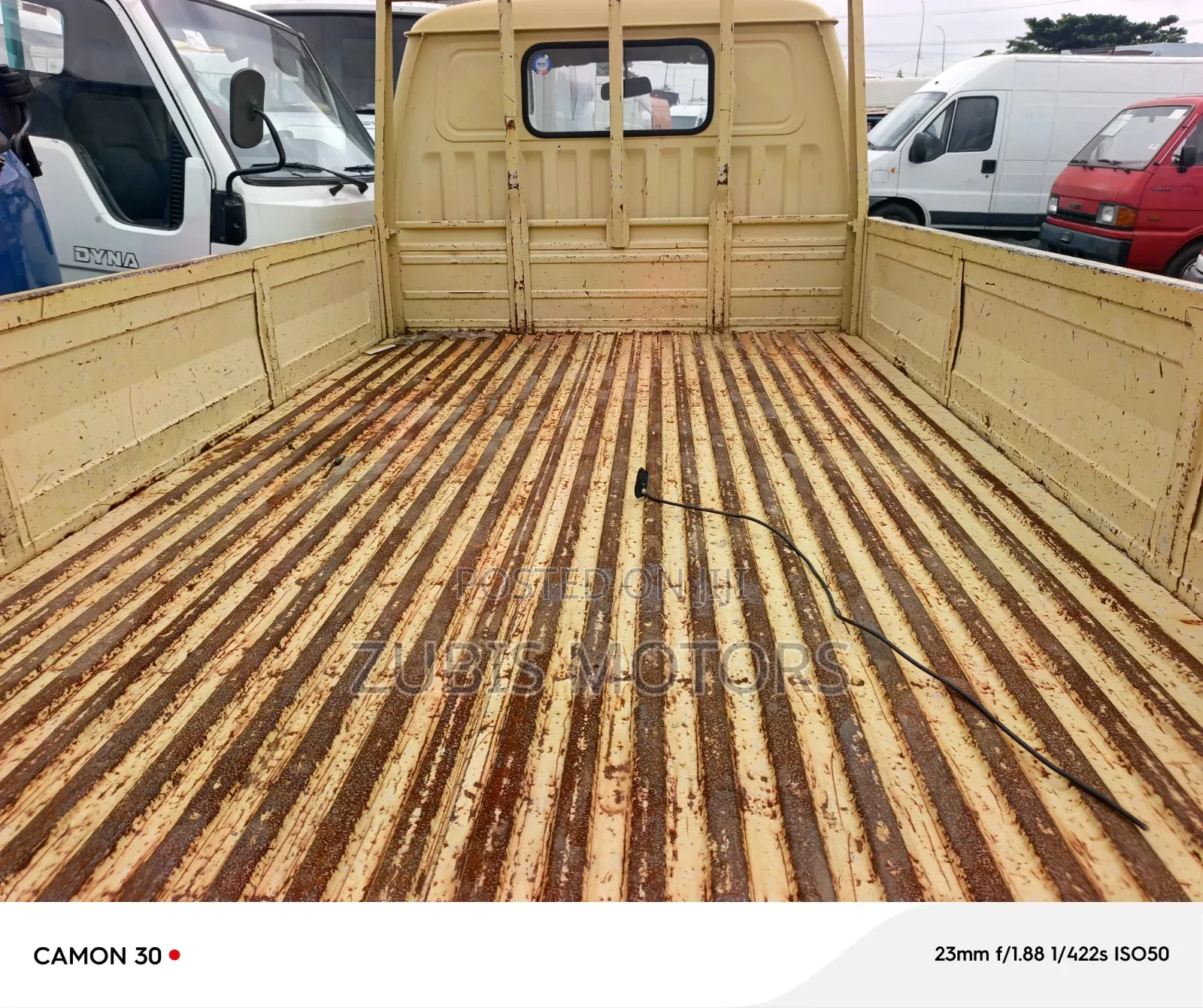 Toyota HiAce 2005 Yellow