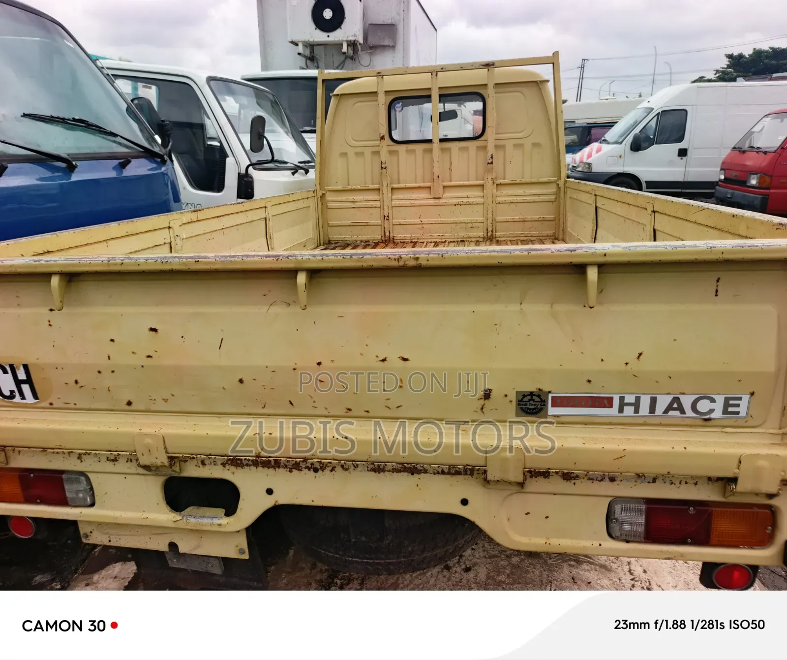 Toyota HiAce 2005 Yellow