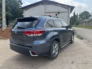 Toyota Highlander Limited 2019 Blue