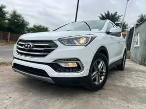 Hyundai Santa Fe 2017 White