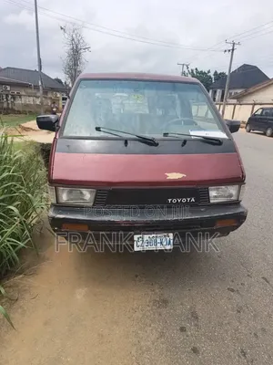 Toyota HiAce 1999 Red