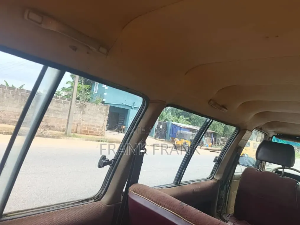 Toyota HiAce 1999 Red