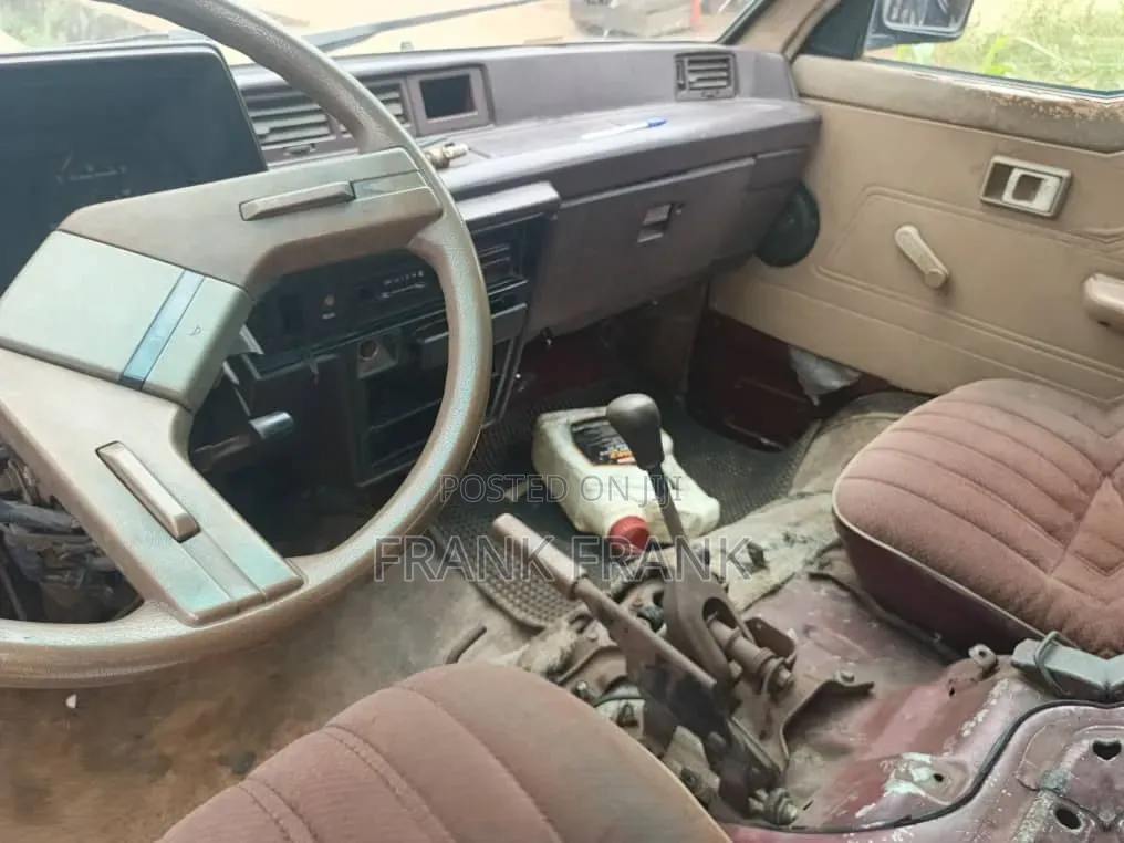 Toyota HiAce 1999 Red