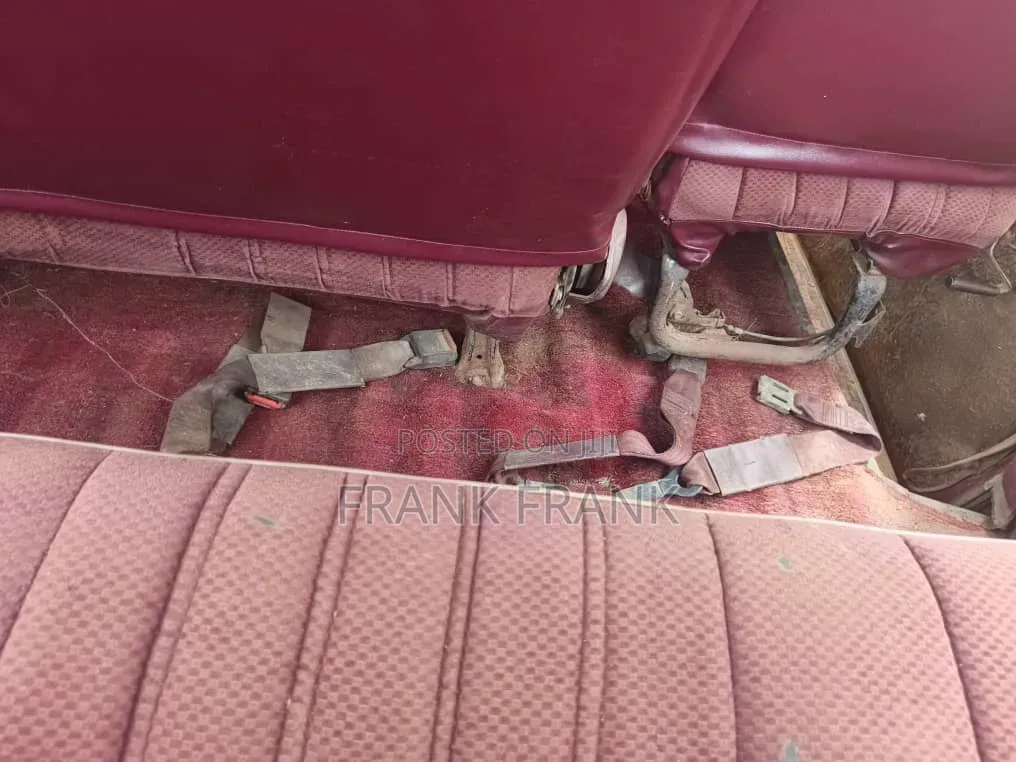 Toyota HiAce 1999 Red