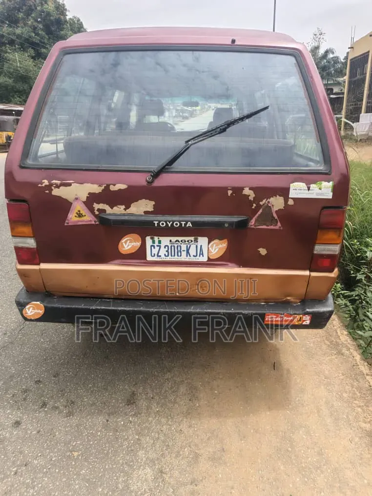Toyota HiAce 1999 Red