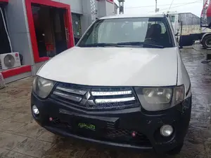 Mitsubishi L200 2009 White