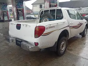 Mitsubishi L200 2009 White