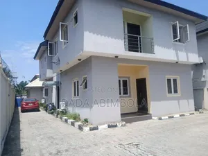 3bdrm Apartment in Lekki Phase 1 for rent