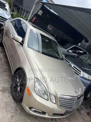 Mercedes-Benz E350 2010 Gold
