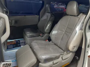 Toyota Sienna 2013 White