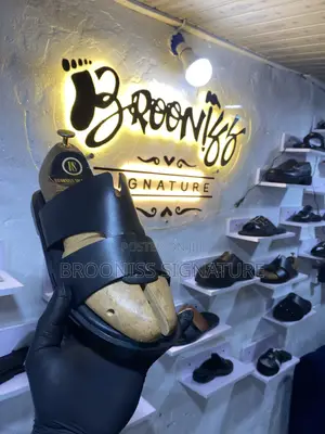 BROONISS Signature