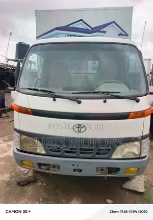 Toyota Dyna Covered Body 2018 Model / 6 Tires Diesel Engine