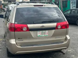 Toyota Sienna XLE 2007 Gold