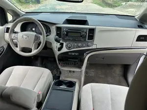Toyota Sienna LE 8 Passenger 2012 White