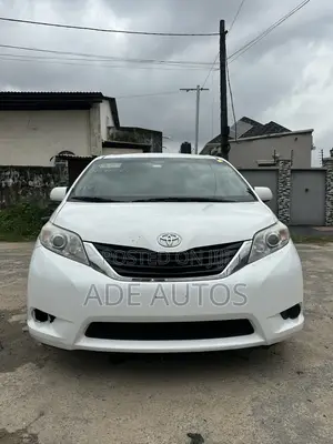 Toyota Sienna LE 8 Passenger 2012 White