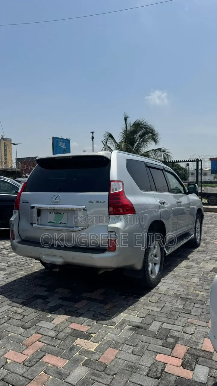 Lexus GX 2011 Silver